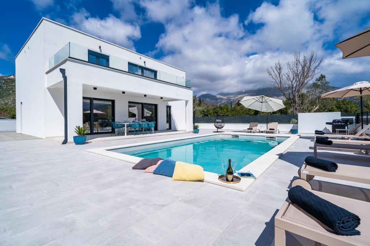 Villa Invigo - Brand New Private Pool Villa Mlini Exterior photo